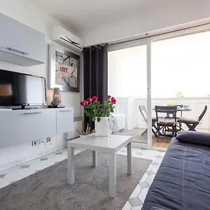 Appartement Modern W/balcony/port Views/nr Old Town, Antibes