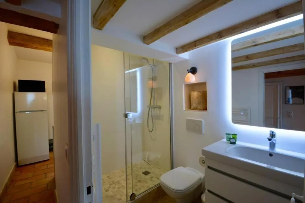 The Sea Apartment 2 - Sea View On The Ramparts Of Old Town Antibes